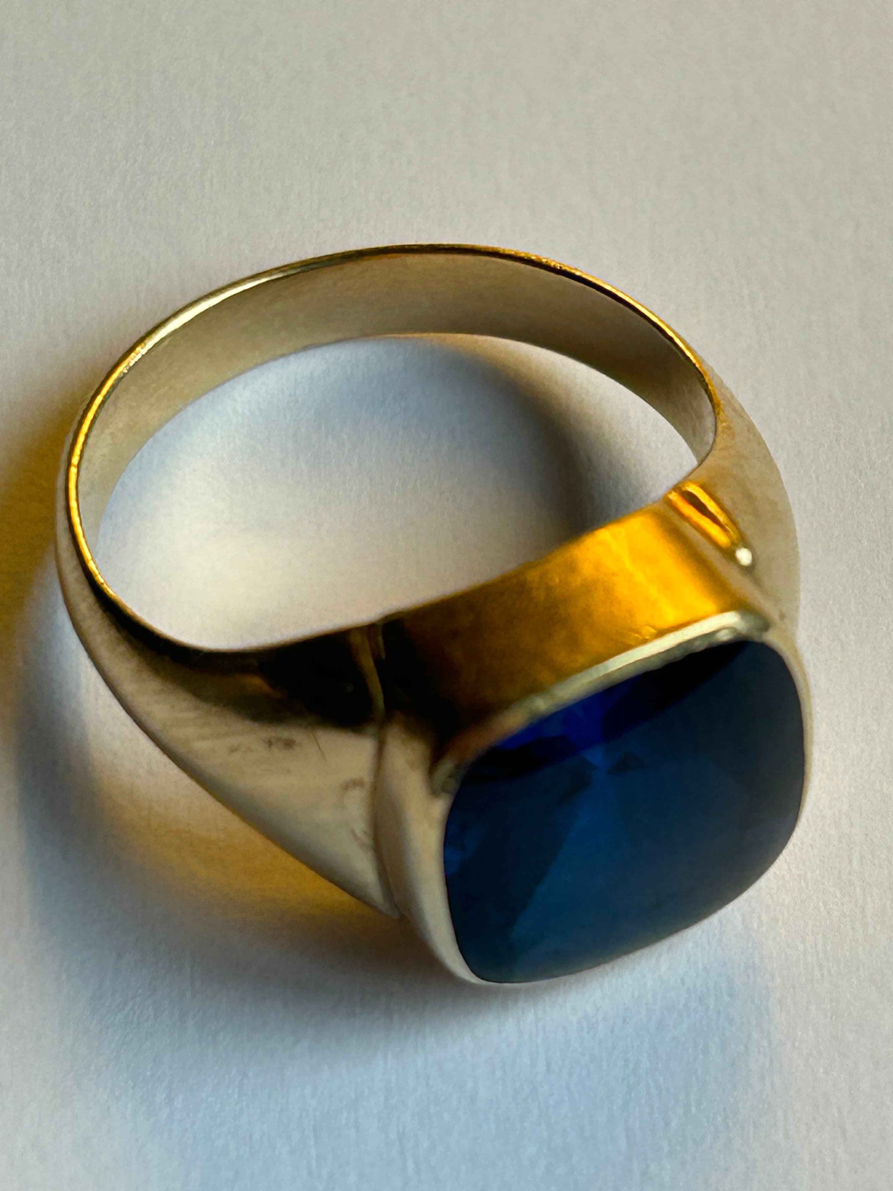 585 m/blå sten Vakker herre ring
